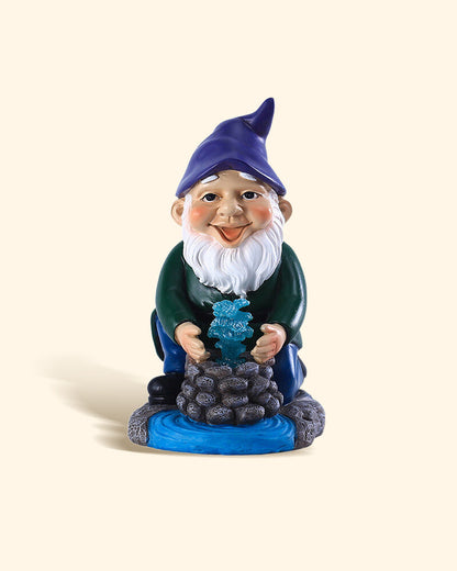 Nain de jardin à chapeau violet à énergie solaire, puisage d'eau