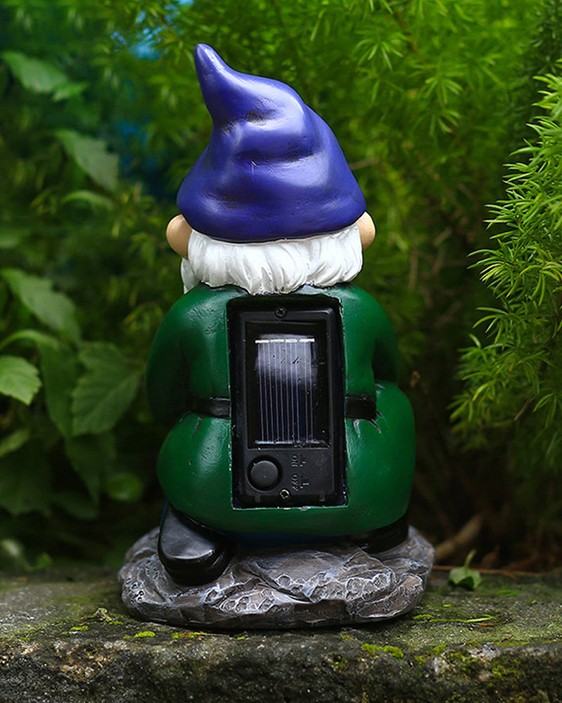 Nain de jardin à chapeau violet à énergie solaire, puisage d'eau