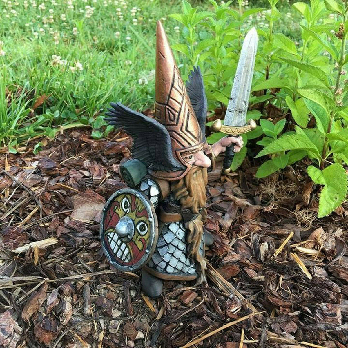 Statue de nain de jardin de combat pour protéger votre jardin