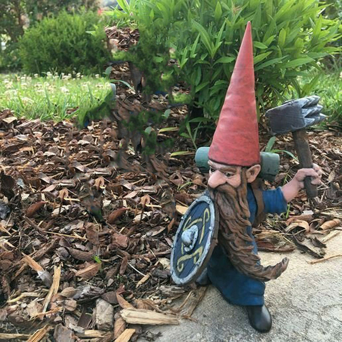 Statue de nain de jardin de combat pour protéger votre jardin