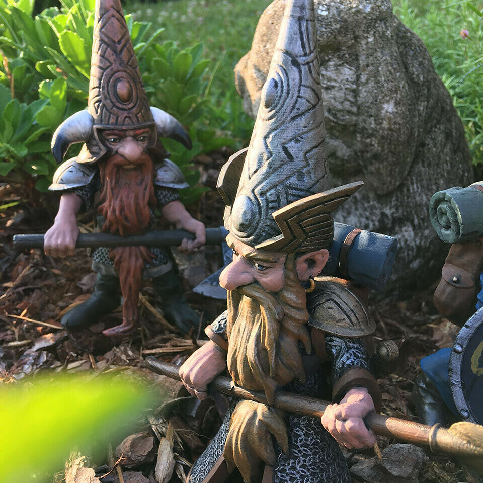 Statue de nain de jardin de combat pour protéger votre jardin