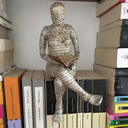 Statue de femme de lecture moderne nordique